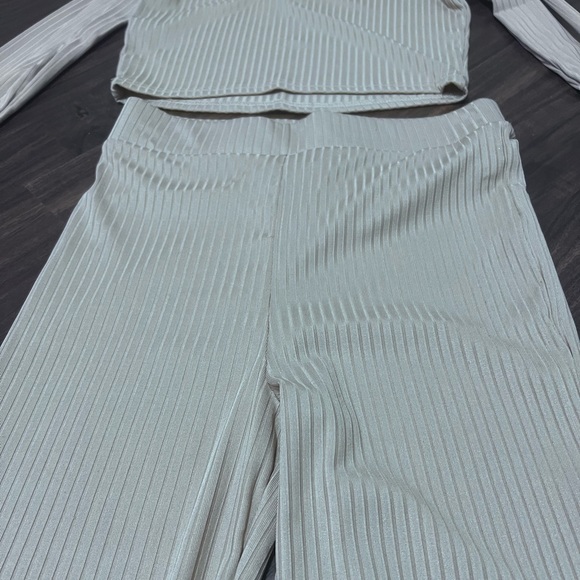 Cream Set - Picture 4 of 5